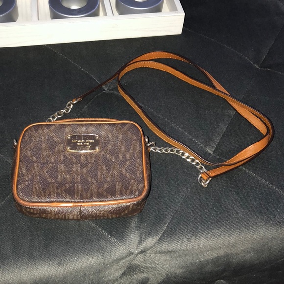 Michael Kors Handbags - MK crossbody bag